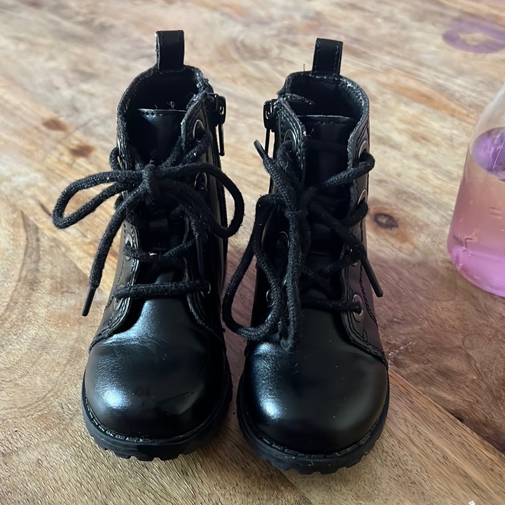 Oldnavy black toddler combat boots size 6